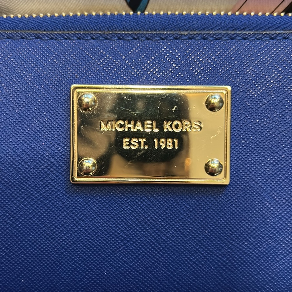Michael Kors Blue Saffiano Leather Wallet w/strap - Picture 2 of 9